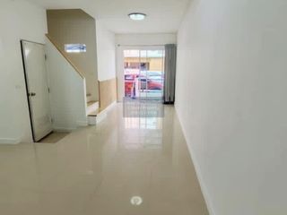 Casa adosada en venta de 3 habitaciones en Nong Khaem, Bangkok