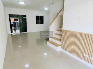 Casa adosada en venta de 3 habitaciones en Nong Khaem, Bangkok