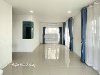 À vendre 4 chambres maison à Khan Na Yao, Bangkok