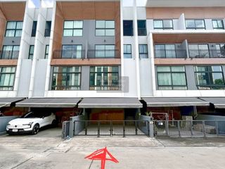 Casa adosada en venta de 3 habitaciones en Suan Luang, Bangkok