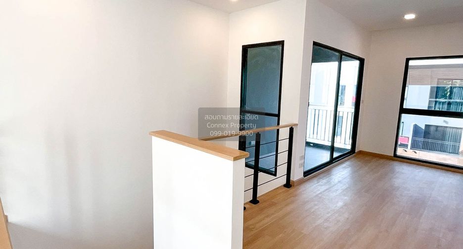 Casa adosada en venta de 3 habitaciones en Suan Luang, Bangkok