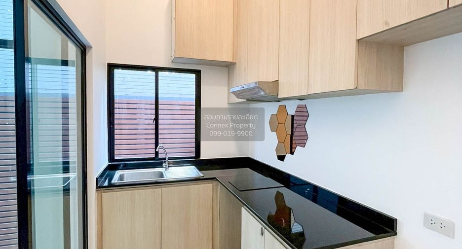 Casa adosada en venta de 3 habitaciones en Suan Luang, Bangkok