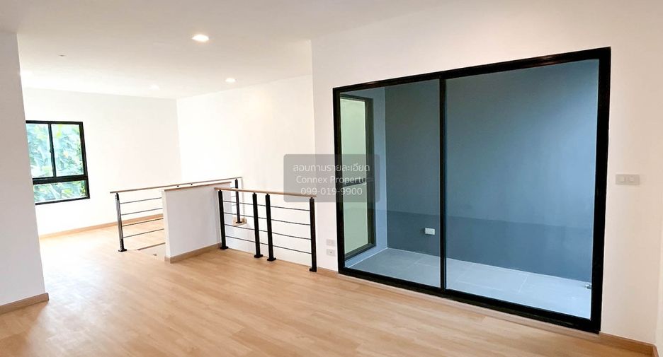 Casa adosada en venta de 3 habitaciones en Suan Luang, Bangkok