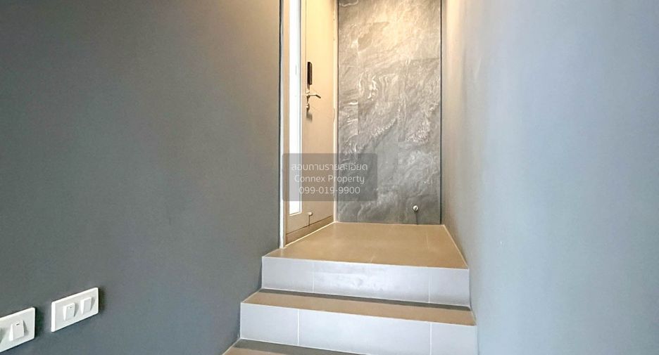 Casa adosada en venta de 3 habitaciones en Suan Luang, Bangkok