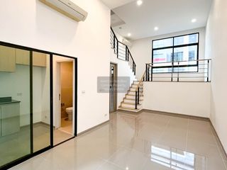 Casa adosada en venta de 3 habitaciones en Suan Luang, Bangkok