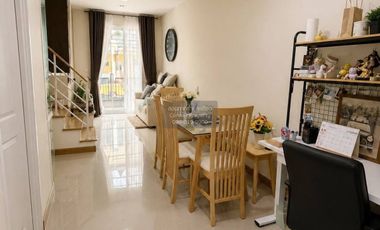Casa adosada en venta de 3 habitaciones en Bang Khae, Bangkok