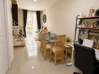 Casa adosada en venta de 3 habitaciones en Bang Khae, Bangkok