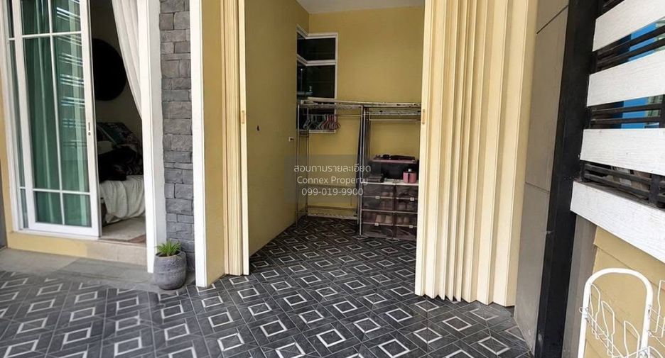 Casa adosada en venta de 3 habitaciones en Bang Khae, Bangkok