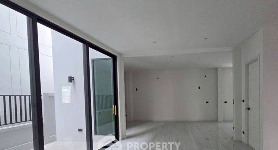 Haus zum Kauf mit 5 Zimmer in Bang Khen, Bangkok