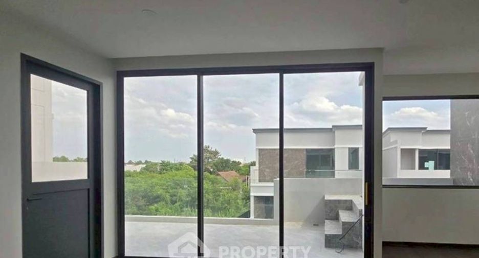 Haus zum Kauf mit 5 Zimmer in Bang Khen, Bangkok