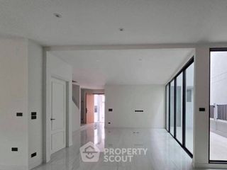 Haus zum Kauf mit 5 Zimmer in Bang Khen, Bangkok