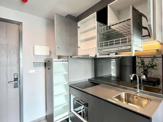 Wohnung zur Miete mit 1 Zimmer in Bang Rak, Bangkok
