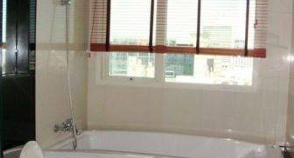For rent 2 bedrooms condo in Pathum Wan, Bangkok