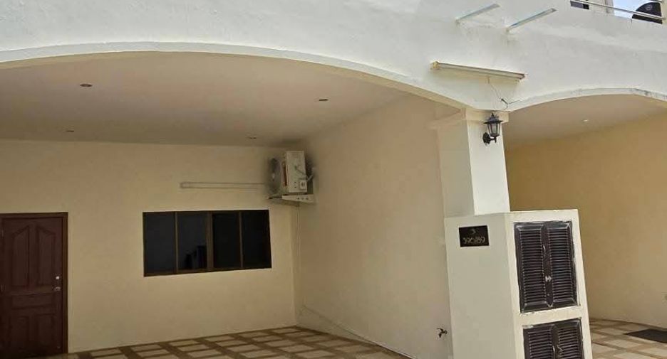 For rent 4 bedrooms townhouse in Bang Lamung, Chonburi