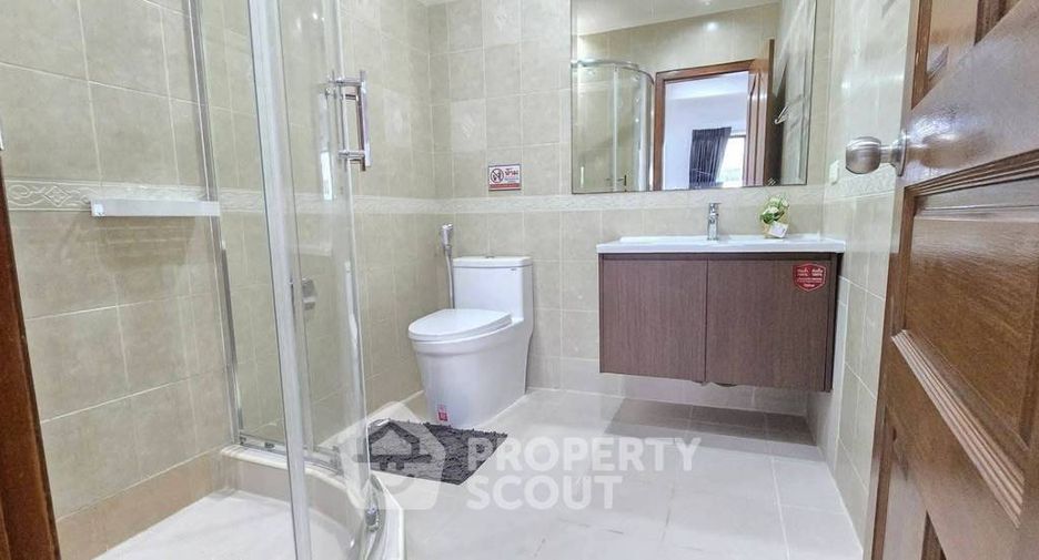For rent 4 bedrooms townhouse in Bang Lamung, Chonburi