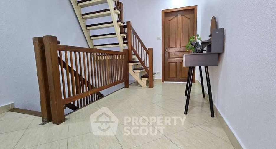 For rent 4 bedrooms townhouse in Bang Lamung, Chonburi