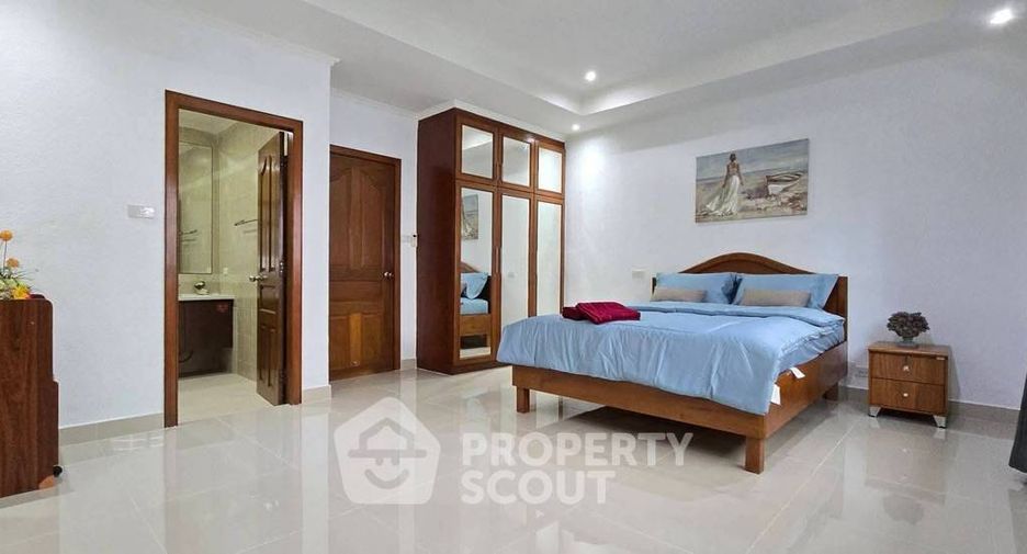 For rent 4 bedrooms townhouse in Bang Lamung, Chonburi