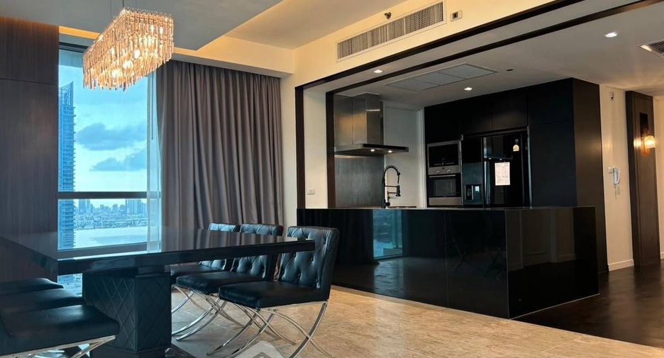 For rent 3 bedrooms condo in Yan Nawa, Bangkok