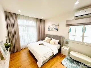 À louer 5 chambres maison à Bang Na, Bangkok
