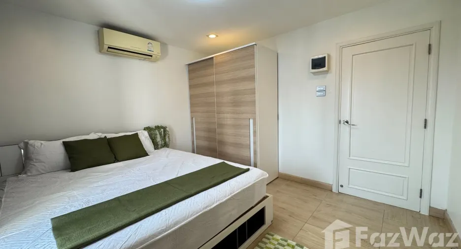 Condo en alquiler de 3 habitaciones en Huai Khwang, Bangkok
