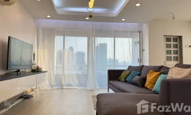 For rent 3 bedrooms condo in Huai Khwang, Bangkok