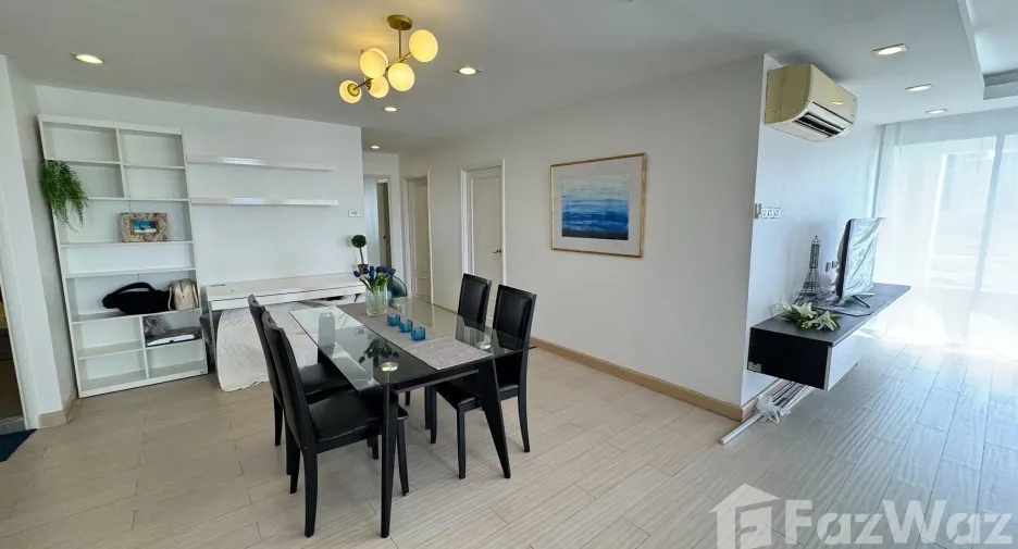 Condo en alquiler de 3 habitaciones en Huai Khwang, Bangkok