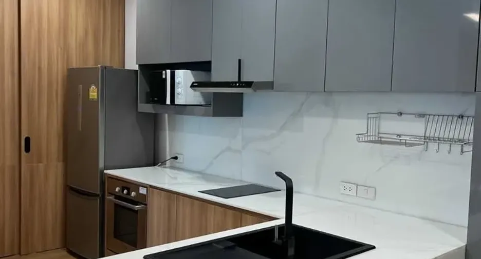 For rent 3 bedrooms condo in Khlong Toei, Bangkok