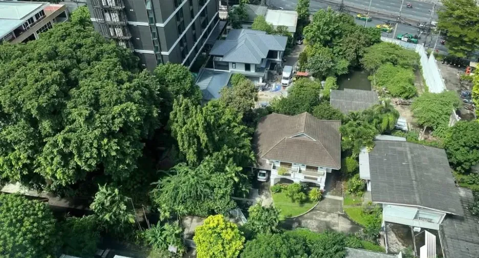 For rent 3 bedrooms condo in Khlong Toei, Bangkok