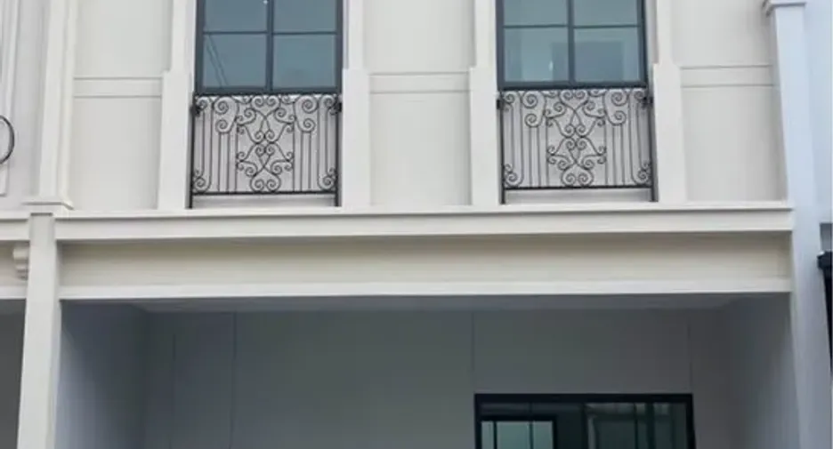 For rent 4 bedrooms townhouse in Prawet, Bangkok