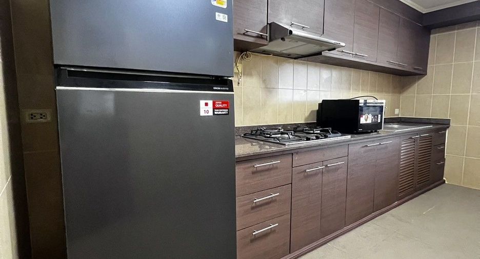 For rent 3 bedrooms condo in Watthana, Bangkok