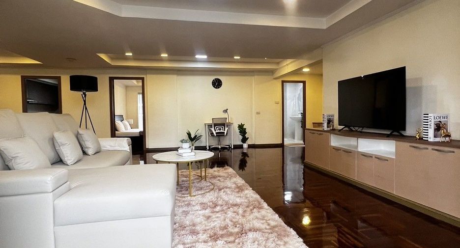 For rent 3 bedrooms condo in Watthana, Bangkok