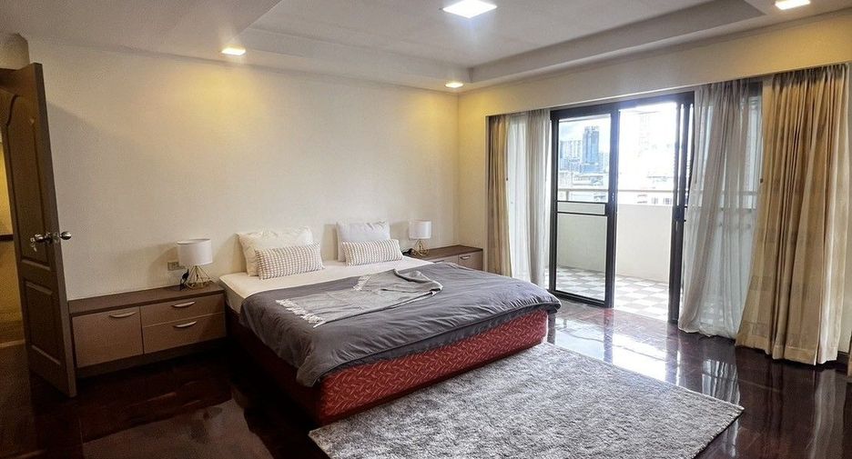 For rent 3 bedrooms condo in Watthana, Bangkok