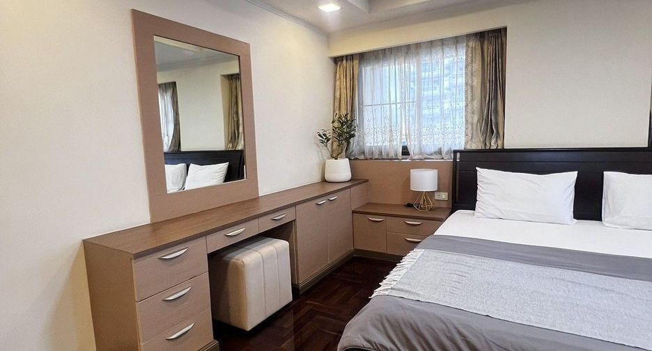 For rent 3 bedrooms condo in Watthana, Bangkok