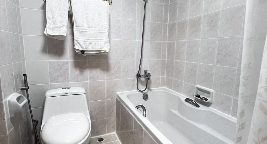 For rent 3 bedrooms condo in Watthana, Bangkok
