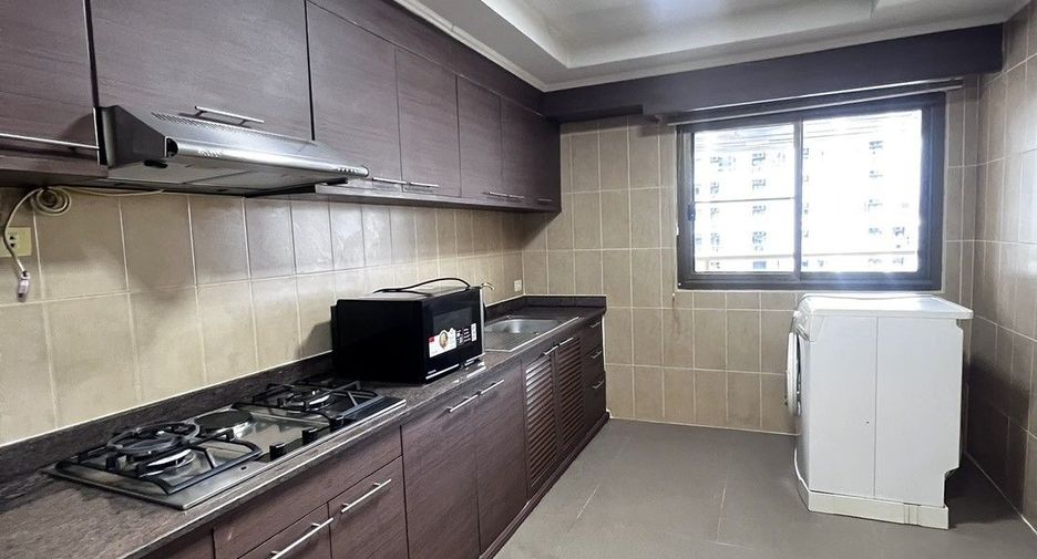 For rent 3 bedrooms condo in Watthana, Bangkok