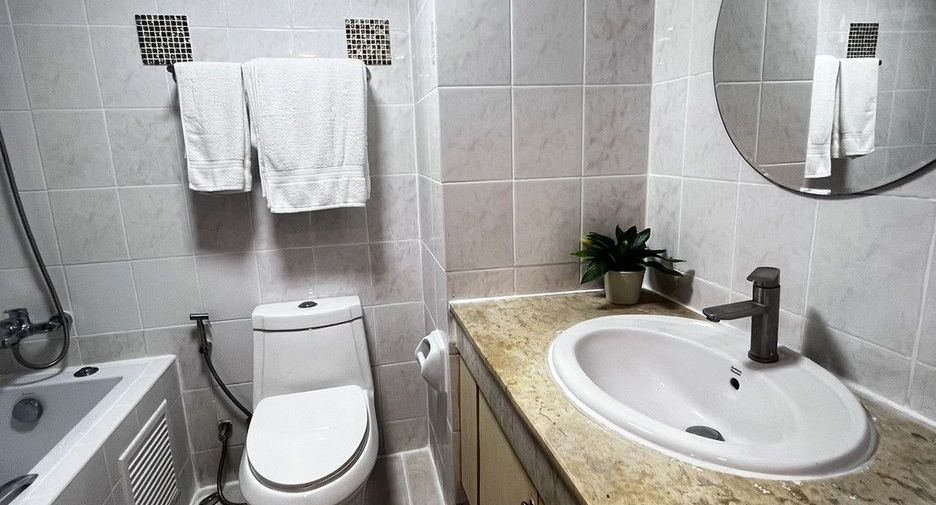 For rent 3 bedrooms condo in Watthana, Bangkok