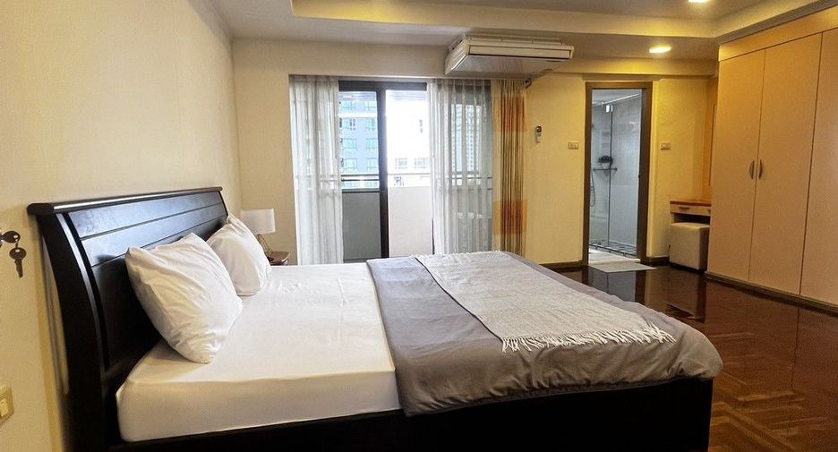 For rent 3 bedrooms condo in Watthana, Bangkok