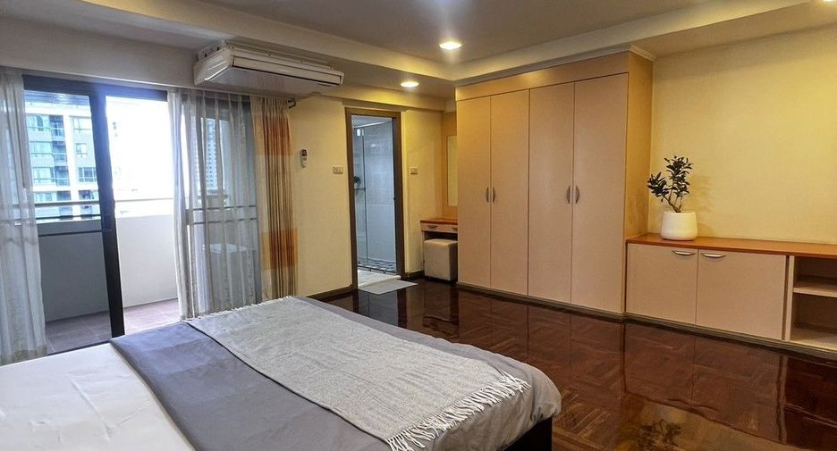 For rent 3 bedrooms condo in Watthana, Bangkok