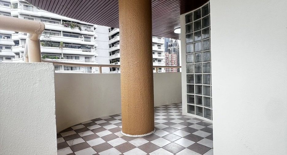 For rent 3 bedrooms condo in Watthana, Bangkok