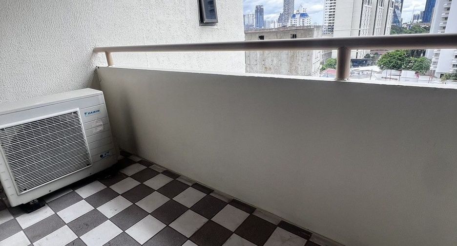 For rent 3 bedrooms condo in Watthana, Bangkok