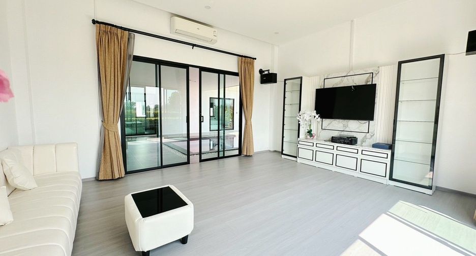 For rent 4 bedrooms villa in Hua Hin, Prachuap Khiri Khan