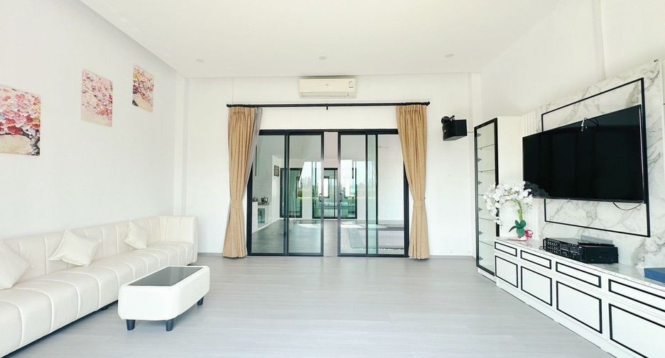 For rent 4 bedrooms villa in Hua Hin, Prachuap Khiri Khan