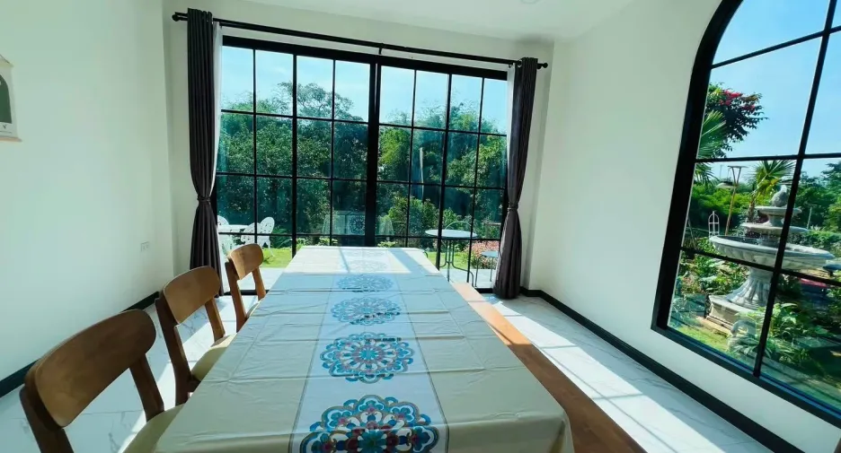 For sale 11 bedrooms hotel in Tha Yang, Phetchaburi