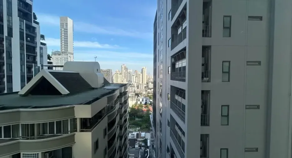 For rent 2 bedrooms condo in Khlong Toei, Bangkok