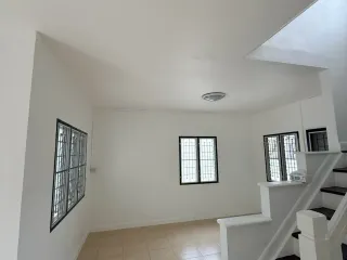 Casa adosada en venta de 3 habitaciones en Bang Khun Thian, Bangkok