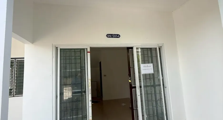 Casa adosada en venta de 3 habitaciones en Bang Khun Thian, Bangkok