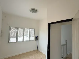 Casa adosada en venta de 3 habitaciones en Bang Khun Thian, Bangkok