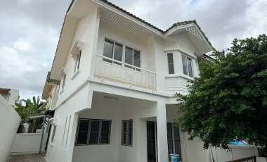 Casa adosada en venta de 3 habitaciones en Bang Khun Thian, Bangkok