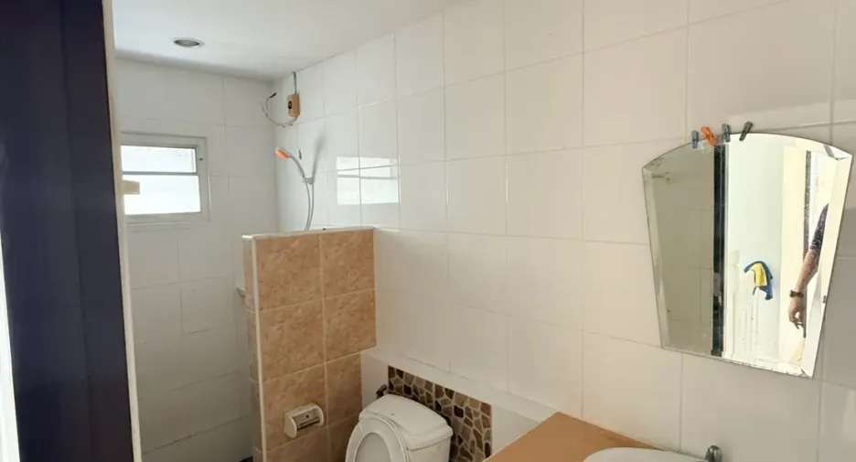 Casa adosada en venta de 3 habitaciones en Bang Khun Thian, Bangkok