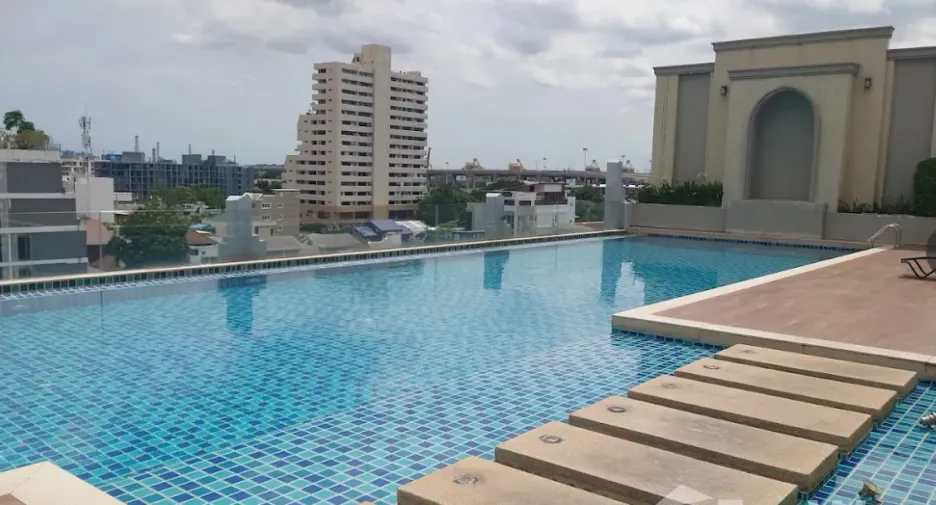 For rent 2 ベッドルーム condo in Phra Khanong, Bangkok